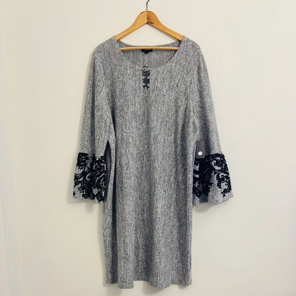 Elegant Gray Dress with Black Lace Accents